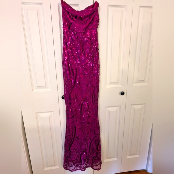 Lulu's XS Long Magenta Sequin Dress - Picture 4 of 7